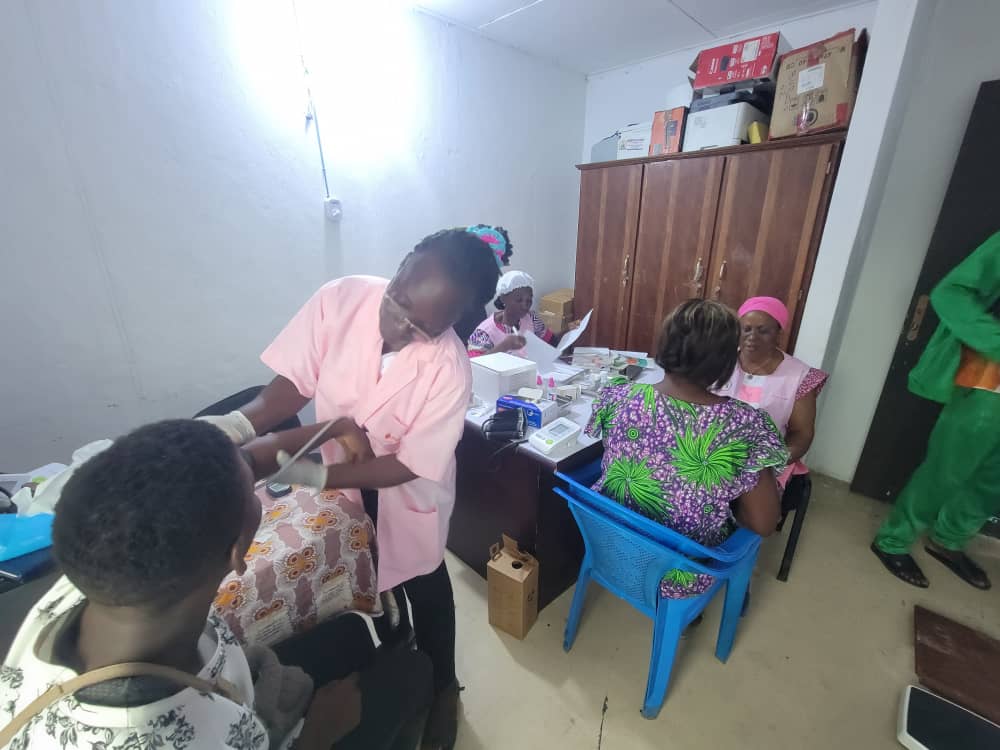 Sensibilisation sur le cancer de la prostate et de dépistage des maladies métaboliques (hypertension artérielle et diabète) au sein de l'association CAPHCI à Abobo SOGEFIA - Photo 2