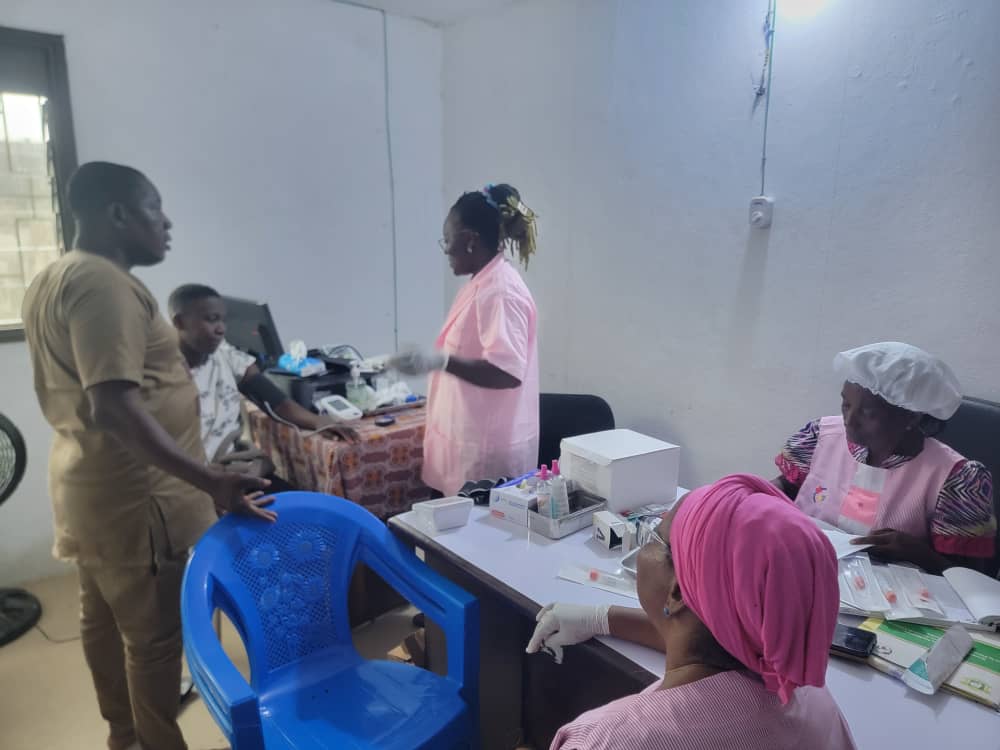 Sensibilisation sur le cancer de la prostate et de dépistage des maladies métaboliques (hypertension artérielle et diabète) au sein de l'association CAPHCI à Abobo SOGEFIA - Photo 3