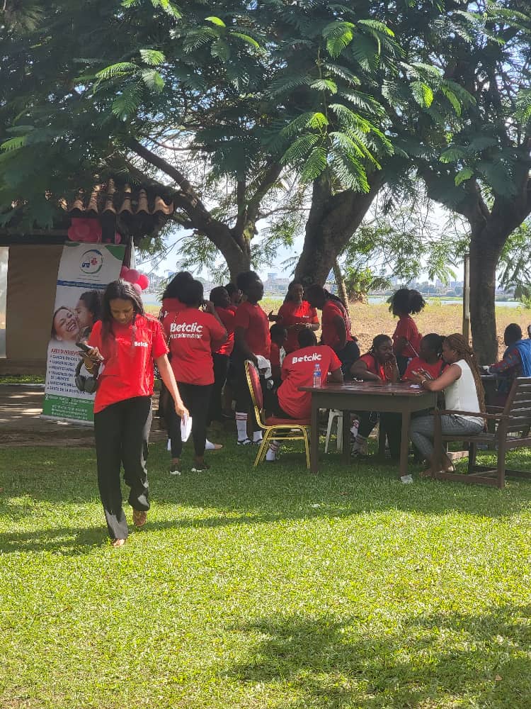 ACTIVITE DE SENSIBILISATION ET DEPISTAGE DES CANCERS DU SEIN ET DU COL DE L'UTERUS - Photo 3